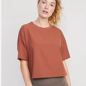 Old navy StretchTech Cropped T-Shirt top
Copper moon burnt orange active crop
